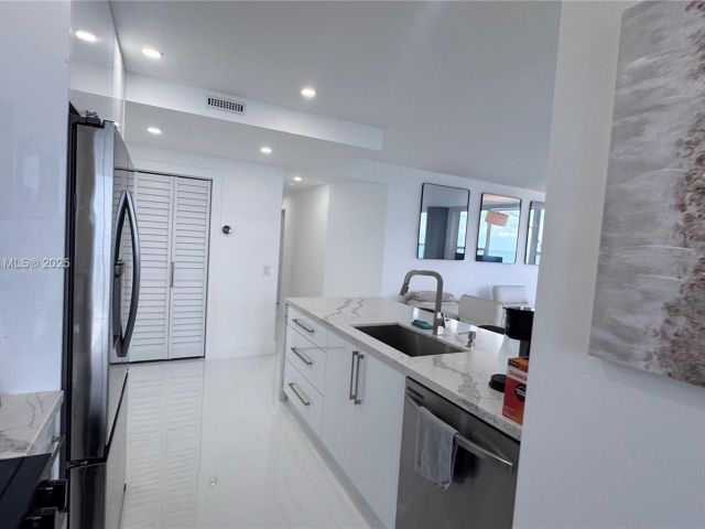 Apartment for rent  Unit #912 - photo 7292555