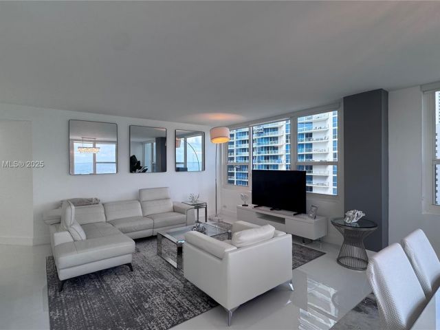 Apartment for rent  Unit #912 - photo 7292560