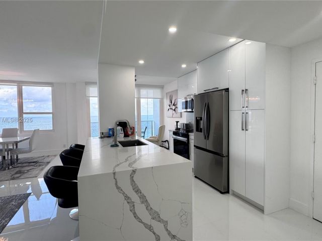 Apartment for rent  Unit #912 - photo 7292570