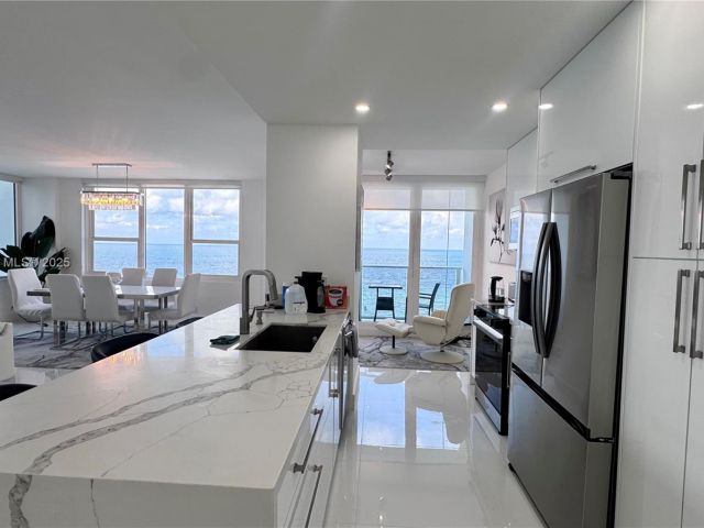 Apartment for rent  Unit #912 - photo 7292571