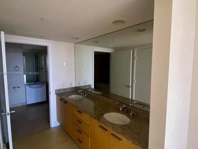 2-bedroom condo for sale in Hallandale Beach - 1800 S Ocean Dr 2909 - MondialRealty