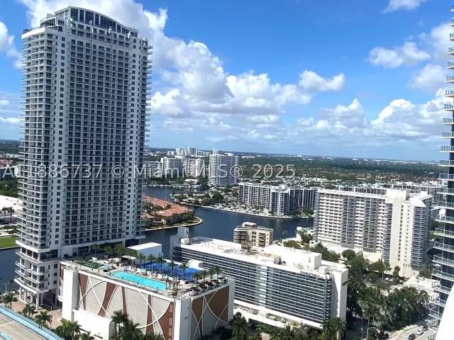 2-bedroom condo for sale in Hallandale Beach - 1800 S Ocean Dr 2909 - MondialRealty