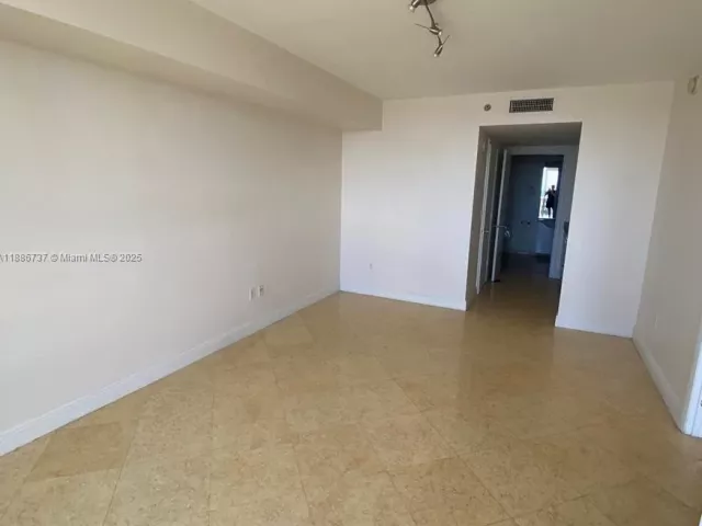 2-bedroom condo for sale in Hallandale Beach - 1800 S Ocean Dr 2909 - MondialRealty