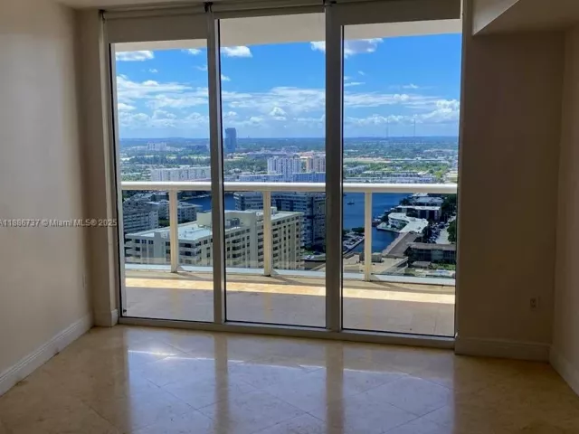 2-bedroom condo for sale in Hallandale Beach - 1800 S Ocean Dr 2909 - MondialRealty