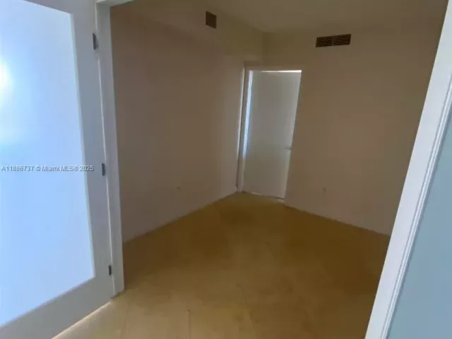 2-bedroom condo for sale in Hallandale Beach - 1800 S Ocean Dr 2909 - MondialRealty