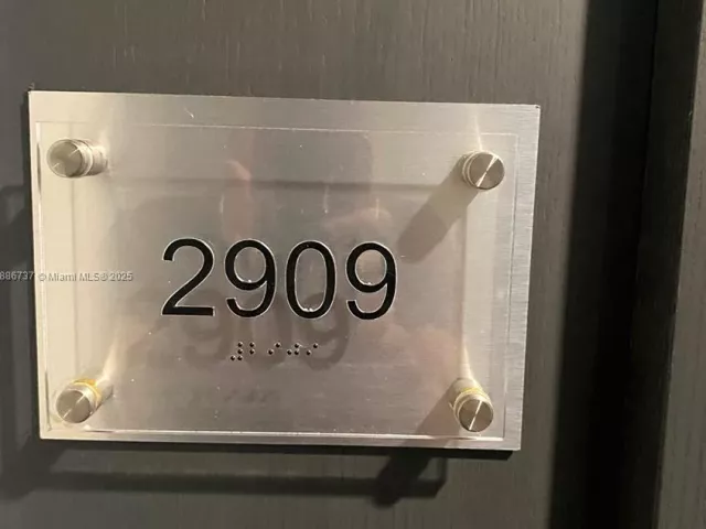 2-bedroom condo for sale in Hallandale Beach - 1800 S Ocean Dr 2909 - MondialRealty