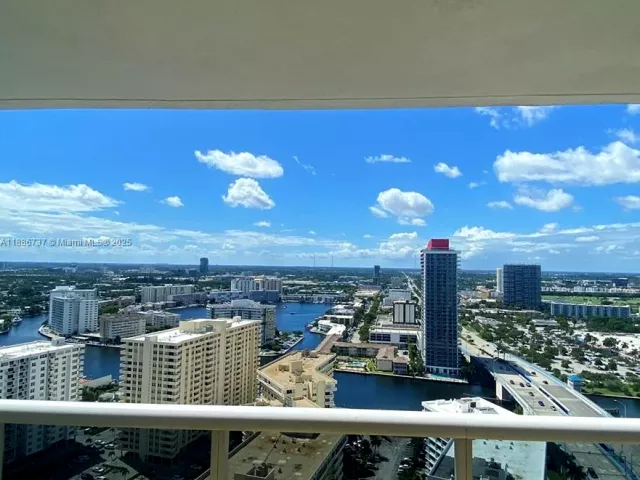 2-bedroom condo for sale in Hallandale Beach - 1800 S Ocean Dr 2909 - MondialRealty