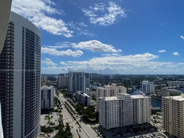 2-bedroom condo for sale in Hallandale Beach - 1800 S Ocean Dr 2909 - MondialRealty