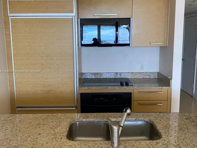 2-bedroom condo for sale in Hallandale Beach - 1800 S Ocean Dr 2909 - MondialRealty