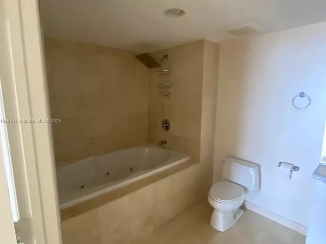 2-bedroom condo for sale in Hallandale Beach - 1800 S Ocean Dr 2909 - MondialRealty