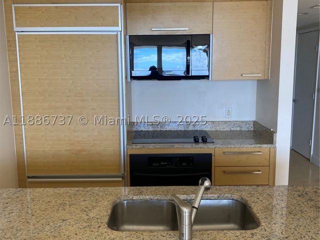 2-bedroom condo for sale in Hallandale Beach - 1800 S Ocean Dr 2909 - MondialRealty