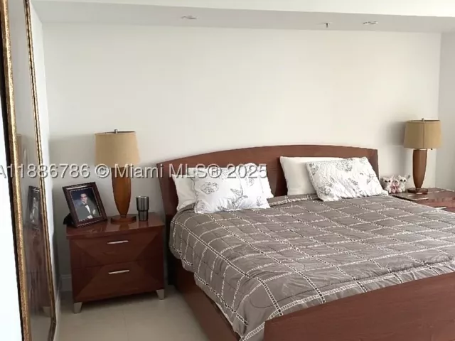 2-bedroom condo for sale in Sunny Isles Beach - 16699 Collins Ave 1806 - MondialRealty
