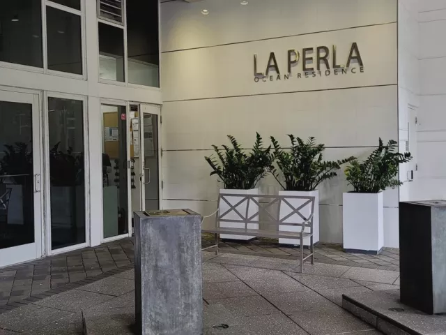 2-bedroom condo for sale in Sunny Isles Beach - 16699 Collins Ave 1806 - MondialRealty