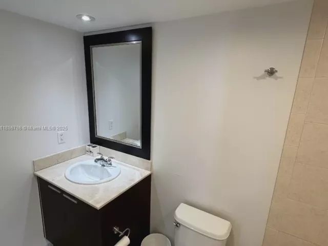 2-bedroom condo for sale in Sunny Isles Beach - 16699 Collins Ave 1806 - MondialRealty