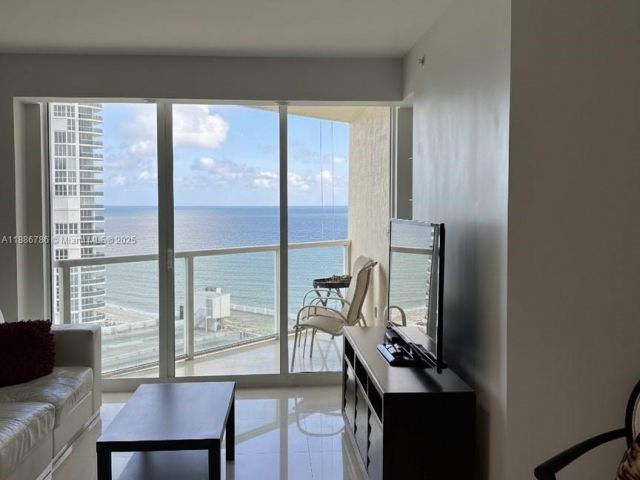 Apartment for sale  Unit #1806 - photo 6651107