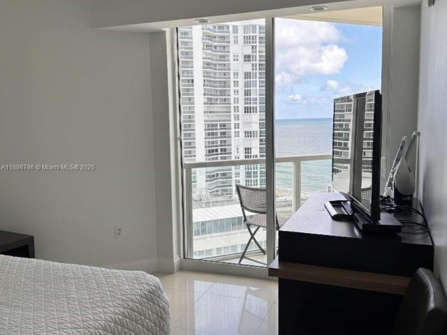 Apartment for sale  Unit #1806 - photo 6651112