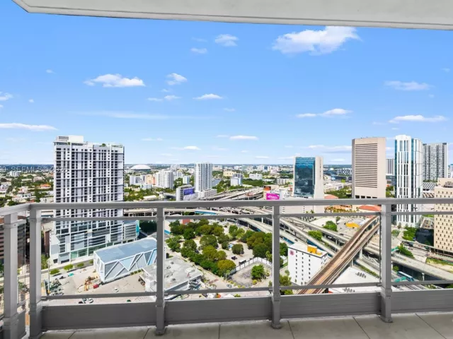 2-bedroom condo for sale in Miami - 90 SW 3rd St 3305 - MondialRealty