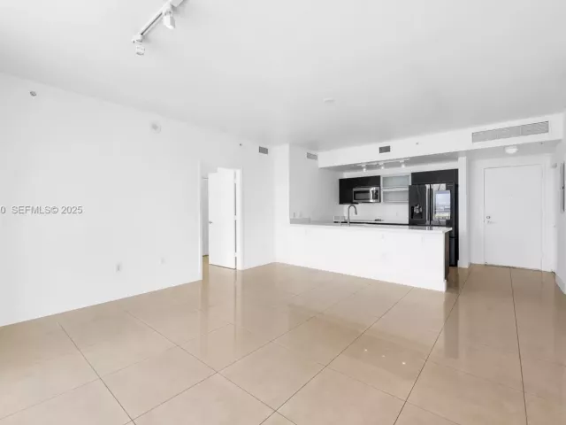 2-bedroom condo for sale in Miami - 90 SW 3rd St 3305 - MondialRealty