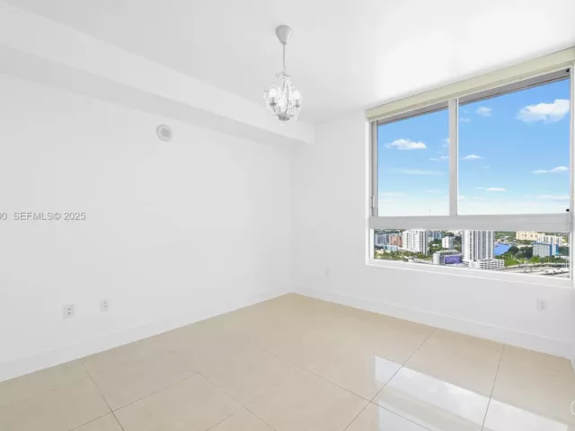 2-bedroom condo for sale in Miami - 90 SW 3rd St 3305 - MondialRealty