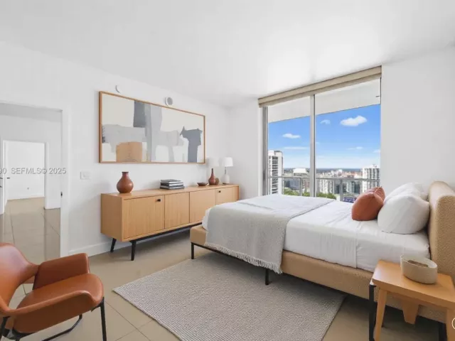 2-bedroom condo for sale in Miami - 90 SW 3rd St 3305 - MondialRealty