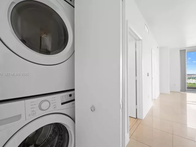 2-bedroom condo for sale in Miami - 90 SW 3rd St 3305 - MondialRealty