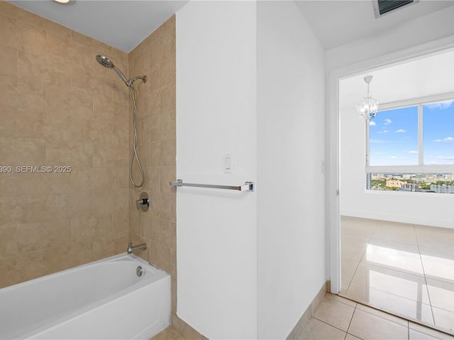 Apartment for sale  Unit #3305 - photo 6597466