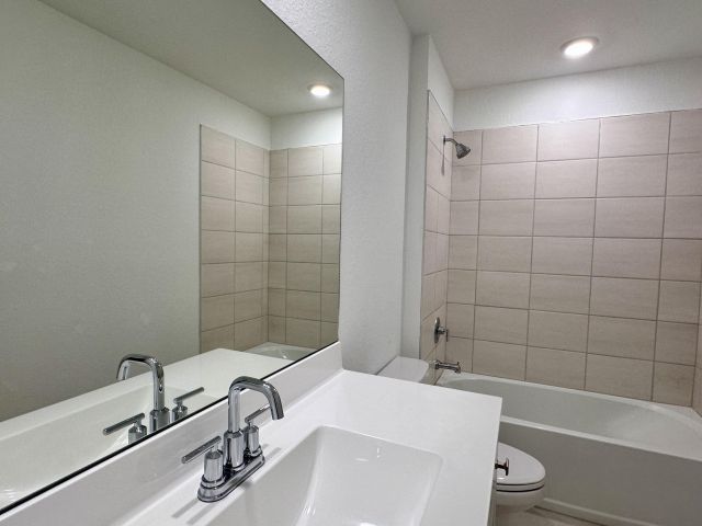 Home for rent at 166 SE 5th Court - photo 6588793