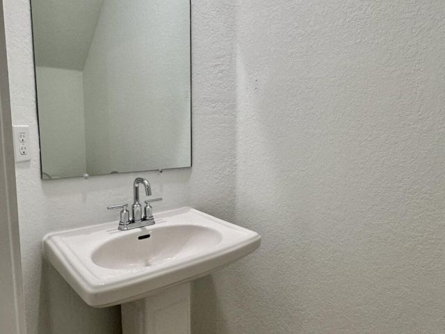 Home for rent at 166 SE 5th Court - photo 6588800