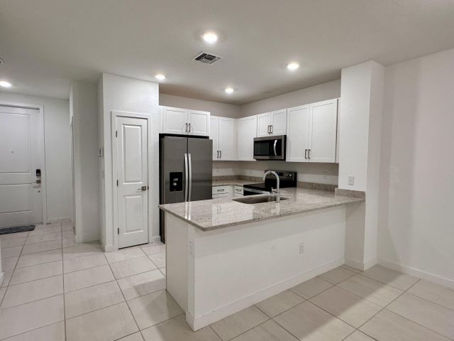 Home for rent at 166 SE 5th Court - photo 6588803