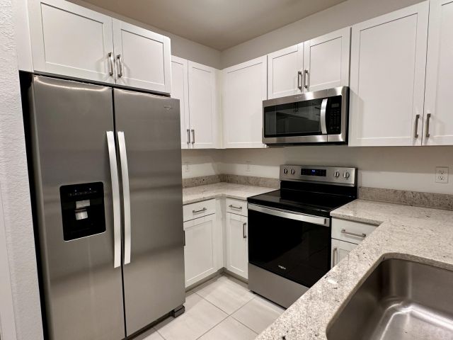 Home for rent at 166 SE 5th Court - photo 6588804