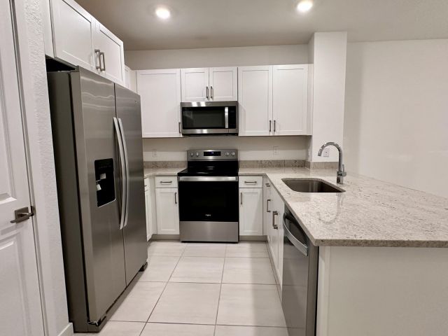 Home for rent at 166 SE 5th Court - photo 6588805