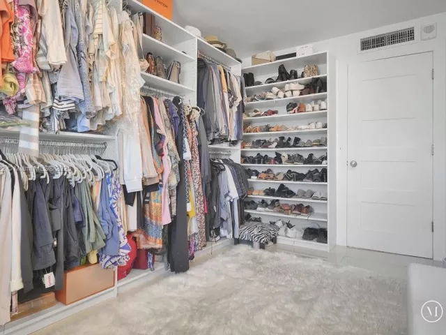 3-bedroom condo for sale in Miami Beach - 6039 Collins Ave 1126 - MondialRealty