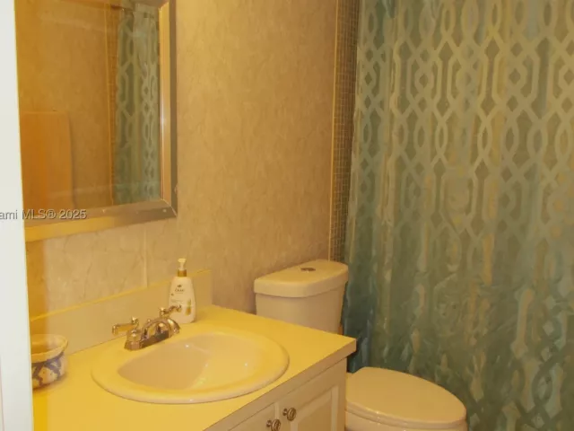 2-bedroom condo for rent in Hallandale Beach - 3161 S Ocean Dr 505 - MondialRealty