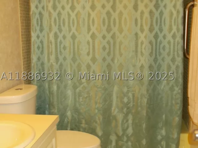 2-bedroom condo for rent in Hallandale Beach - 3161 S Ocean Dr 505 - MondialRealty