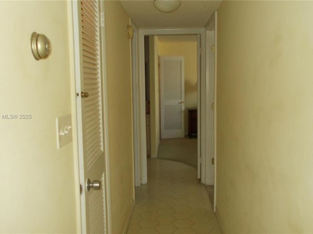 2-bedroom condo for rent in Hallandale Beach - 3161 S Ocean Dr 505 - MondialRealty