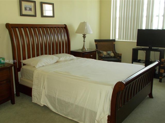 2-bedroom condo for rent in Hallandale Beach - 3161 S Ocean Dr 505 - MondialRealty