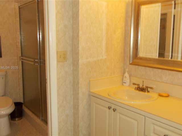 2-bedroom condo for rent in Hallandale Beach - 3161 S Ocean Dr 505 - MondialRealty