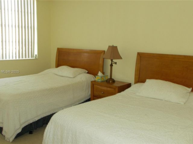 2-bedroom condo for rent in Hallandale Beach - 3161 S Ocean Dr 505 - MondialRealty