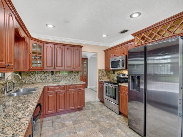 Home for rent at 1035 Soelca Drive - photo 6591870