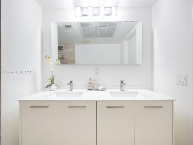 Apartment for sale  Unit #1601 - photo 6596905