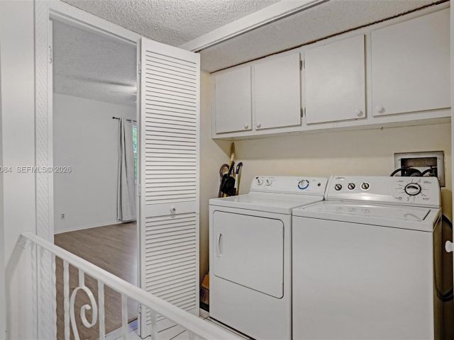 2-bedroom home for sale in Hallandale Beach - 2220 NE 11th St - MondialRealty