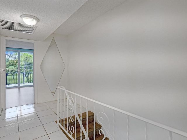 2-bedroom home for sale in Hallandale Beach - 2220 NE 11th St - MondialRealty