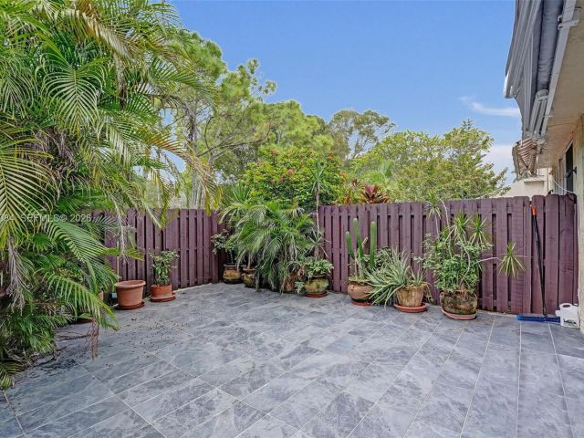 2-bedroom home for sale in Hallandale Beach - 2220 NE 11th St - MondialRealty