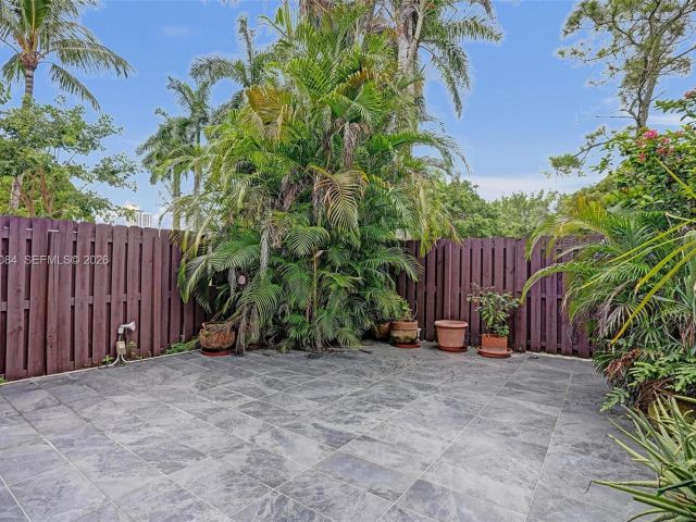 2-bedroom home for sale in Hallandale Beach - 2220 NE 11th St - MondialRealty