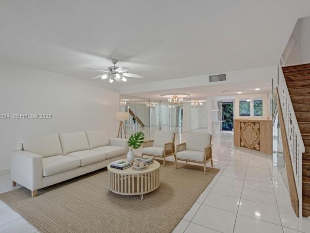 2-bedroom home for sale in Hallandale Beach - 2220 NE 11th St - MondialRealty