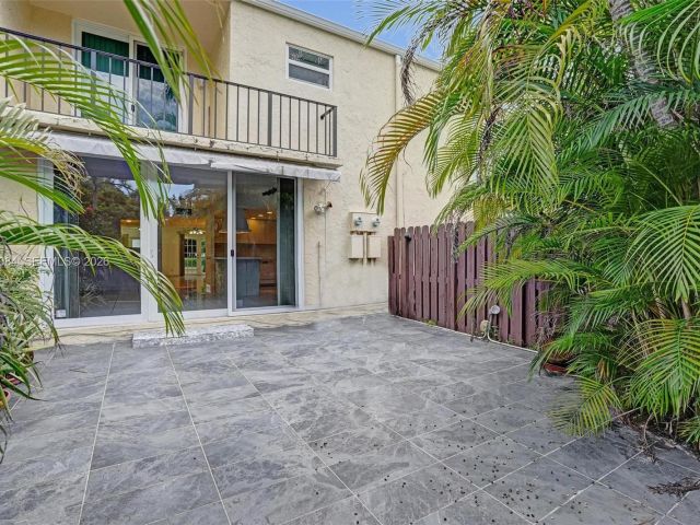 2-bedroom home for sale in Hallandale Beach - 2220 NE 11th St - MondialRealty