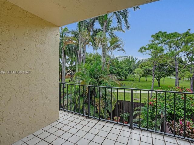 2-bedroom home for sale in Hallandale Beach - 2220 NE 11th St - MondialRealty