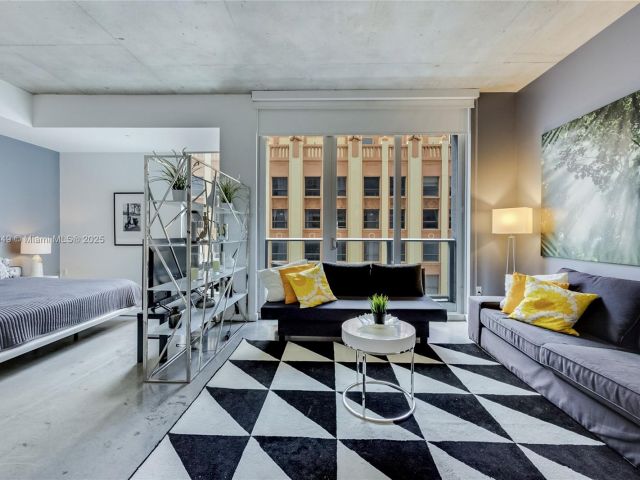 1-bedroom condo for sale in Miami - 151 SE 1st St 1003 - MondialRealty