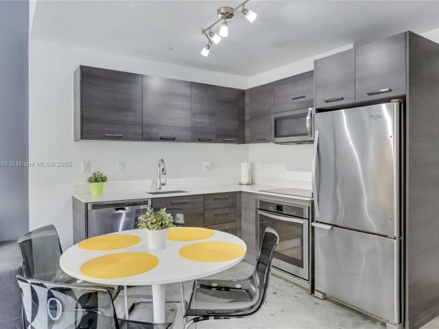 1-bedroom condo for sale in Miami - 151 SE 1st St 1003 - MondialRealty