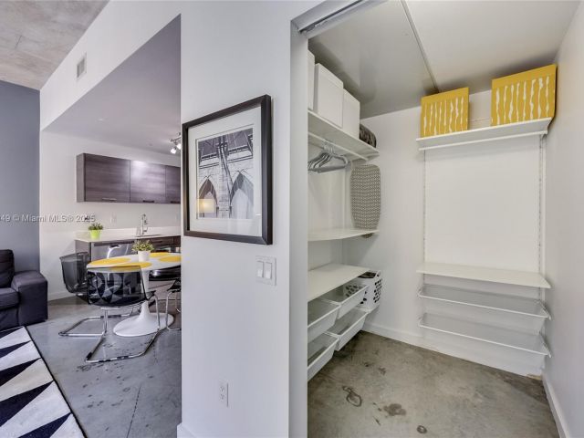 1-bedroom condo for sale in Miami - 151 SE 1st St 1003 - MondialRealty
